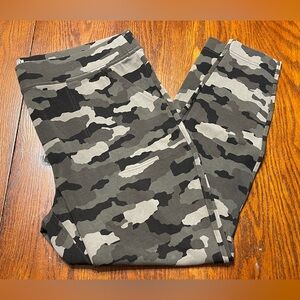 DULUTH TRADING leggings women’s size XXL black camouflage